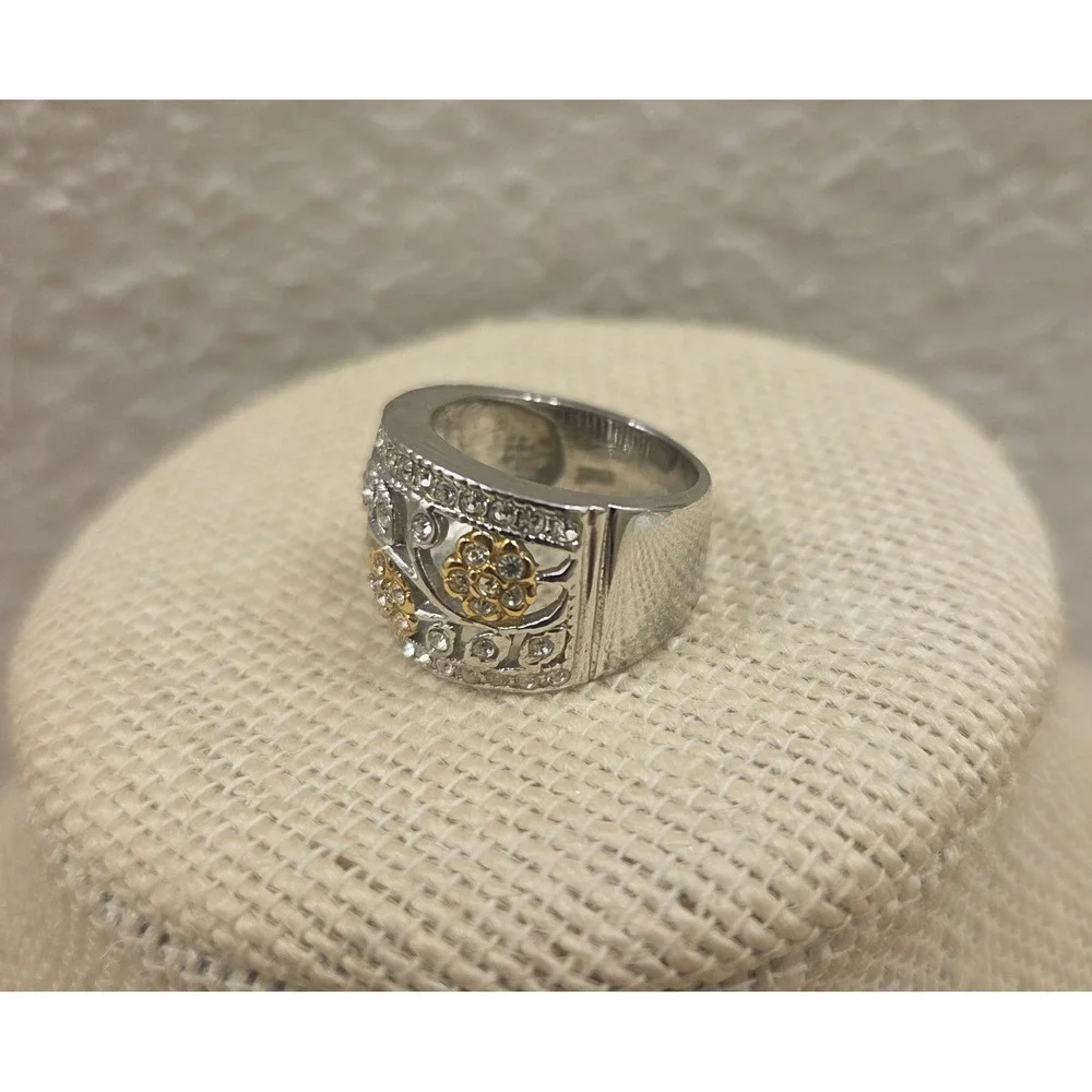Large 18kge‎ Crystal Floral Ring Ring Size 7